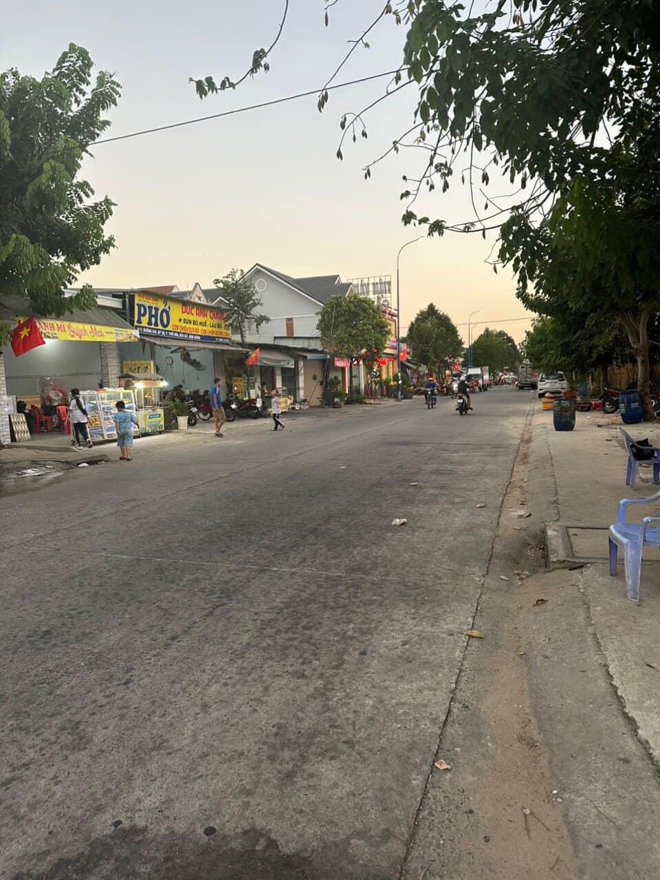cách chợ chỉ 100m