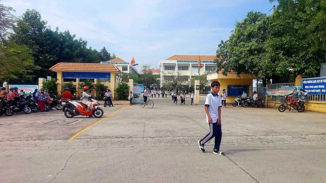 đường thông xuống trường cấp 2 thới hoà