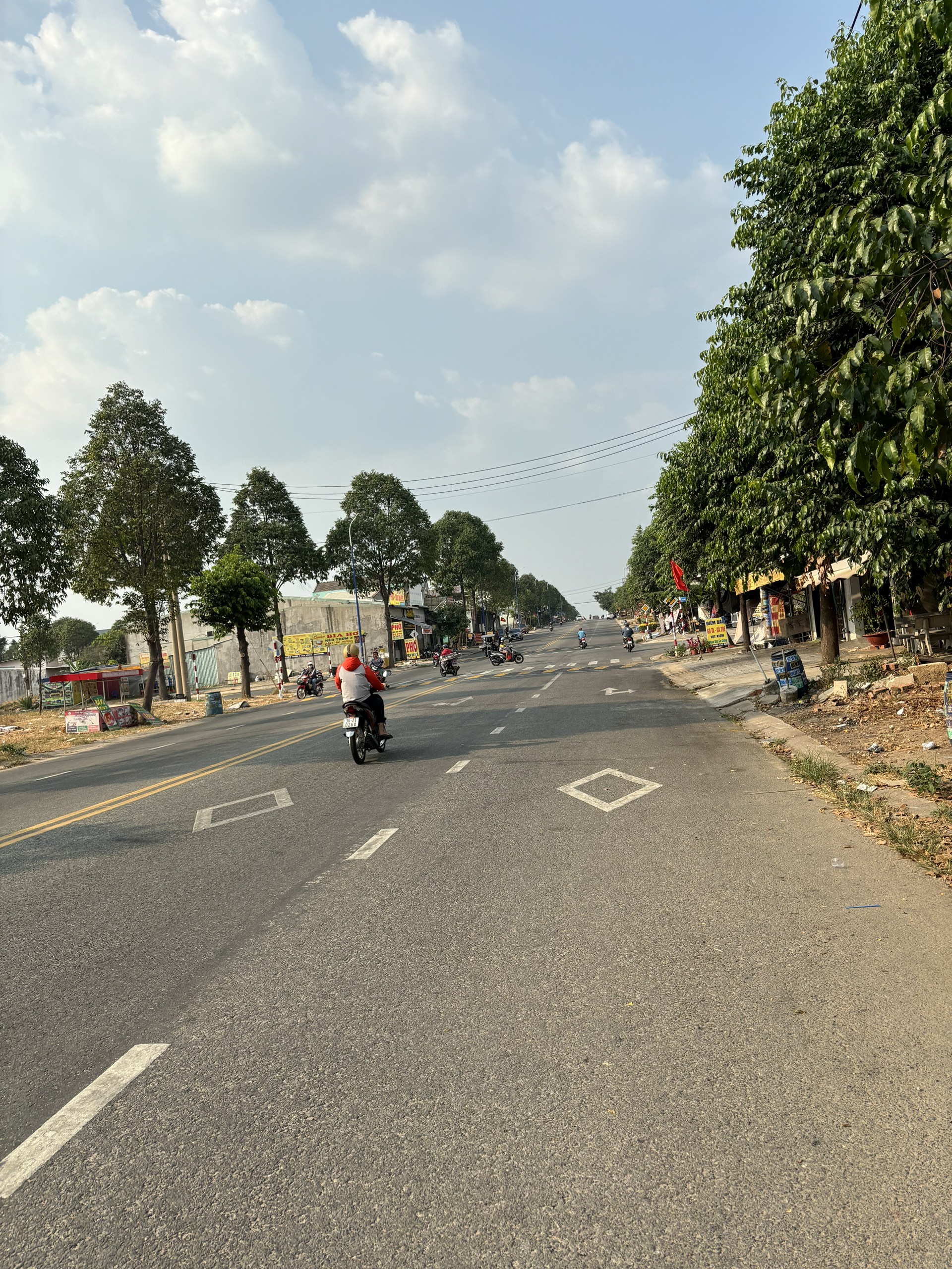 đường nhựa 25m dân đông